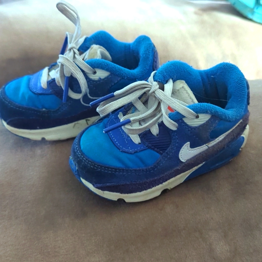 Boys sneakers